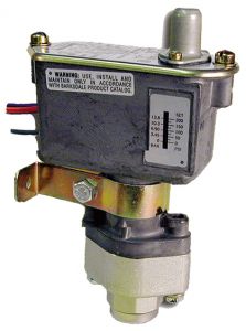 Barksdale Indicating Piston Style Pressure Switch 250-3000psi C9612-3-W36